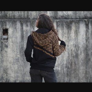 Gorgeous brand new Heavy hoodie with shipibo geometry design in gold.  UNISEX